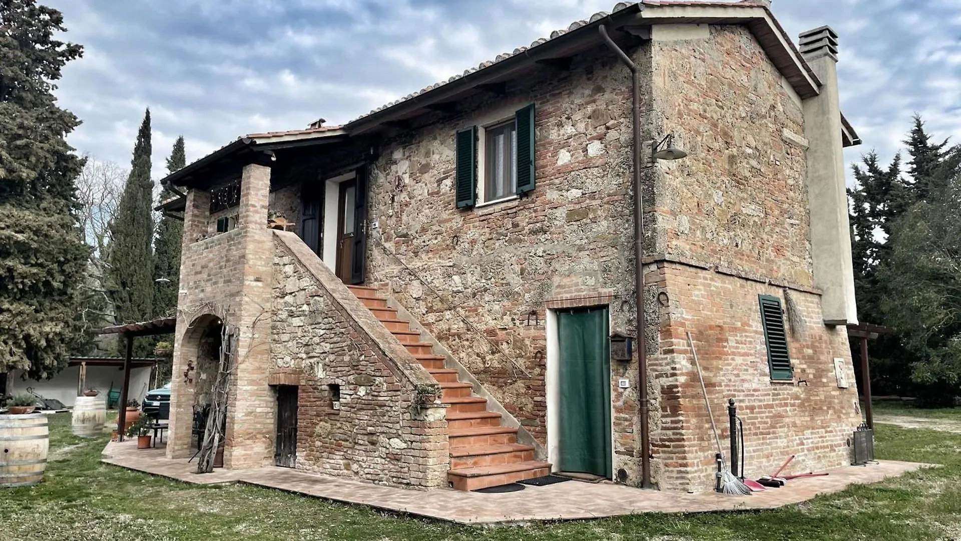 Montebello Degli Olivi Chiusi 0*,  Italia